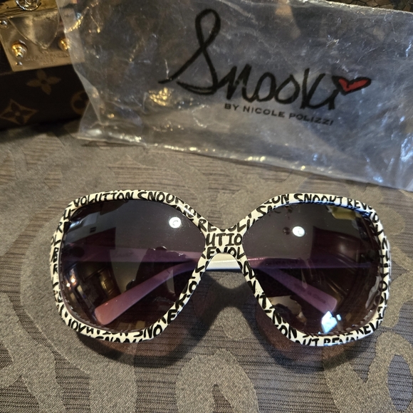 PacSun Accessories - Brand New Snooki Sunglasses